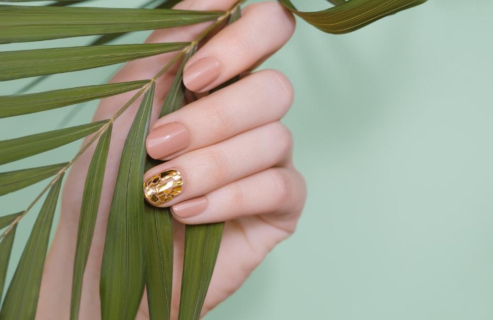 How to Choose the Perfect Nail Shape & Color For Any Finger Type